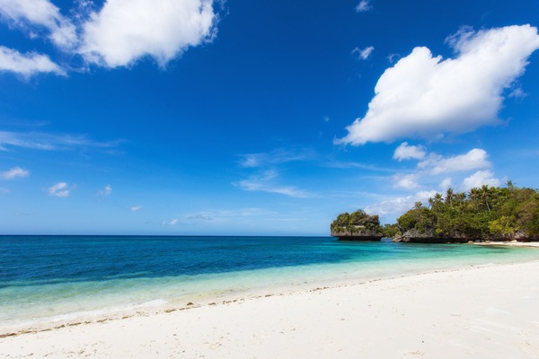 On the beach, white sand, sun-loungers, beach umbrellas