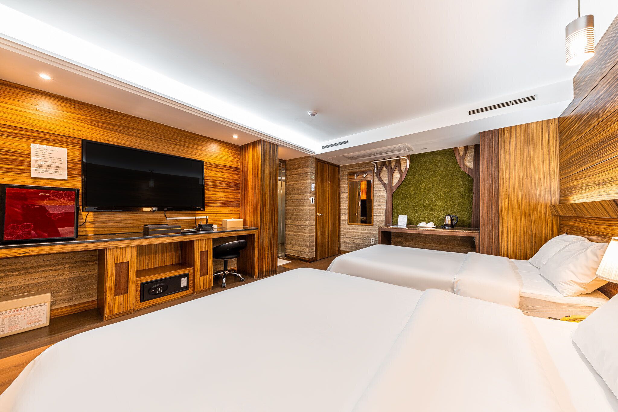 1 bedroom, premium bedding, pillow-top beds, free minibar