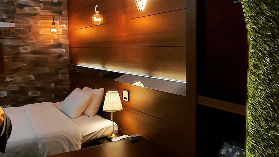 Friendly DH Naissance Hotel by Mindrum Group