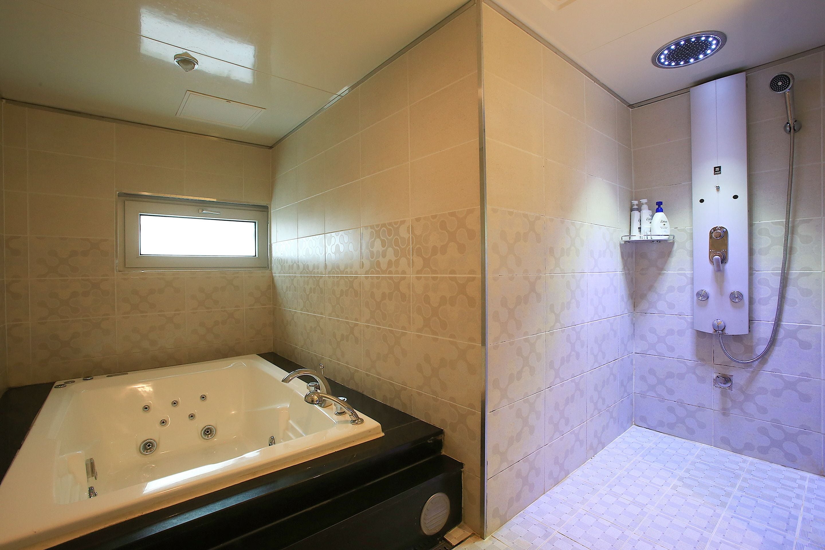 Photo - Friendly DH Naissance Hotel by Mindrum Group