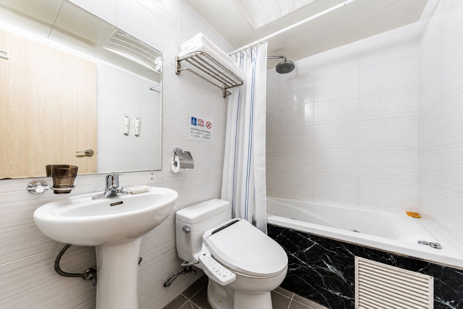 Photo - Friendly DH Naissance Hotel by Mindrum Group