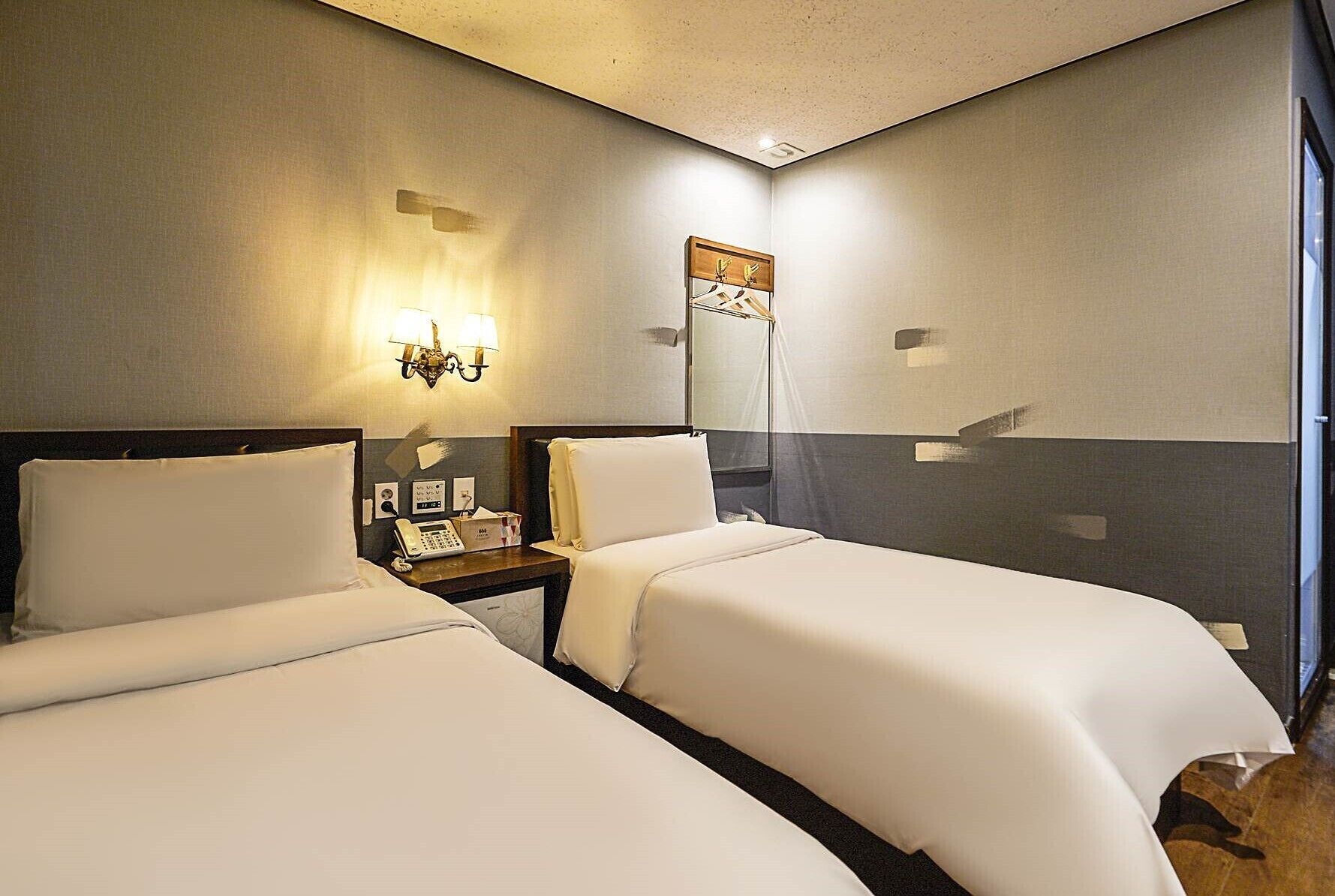 1 bedroom, premium bedding, pillow-top beds, free minibar
