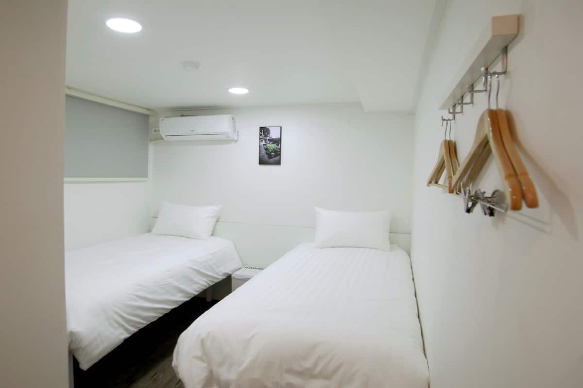 Twin Room | Blackout drapes, soundproofing, free WiFi, bed sheets