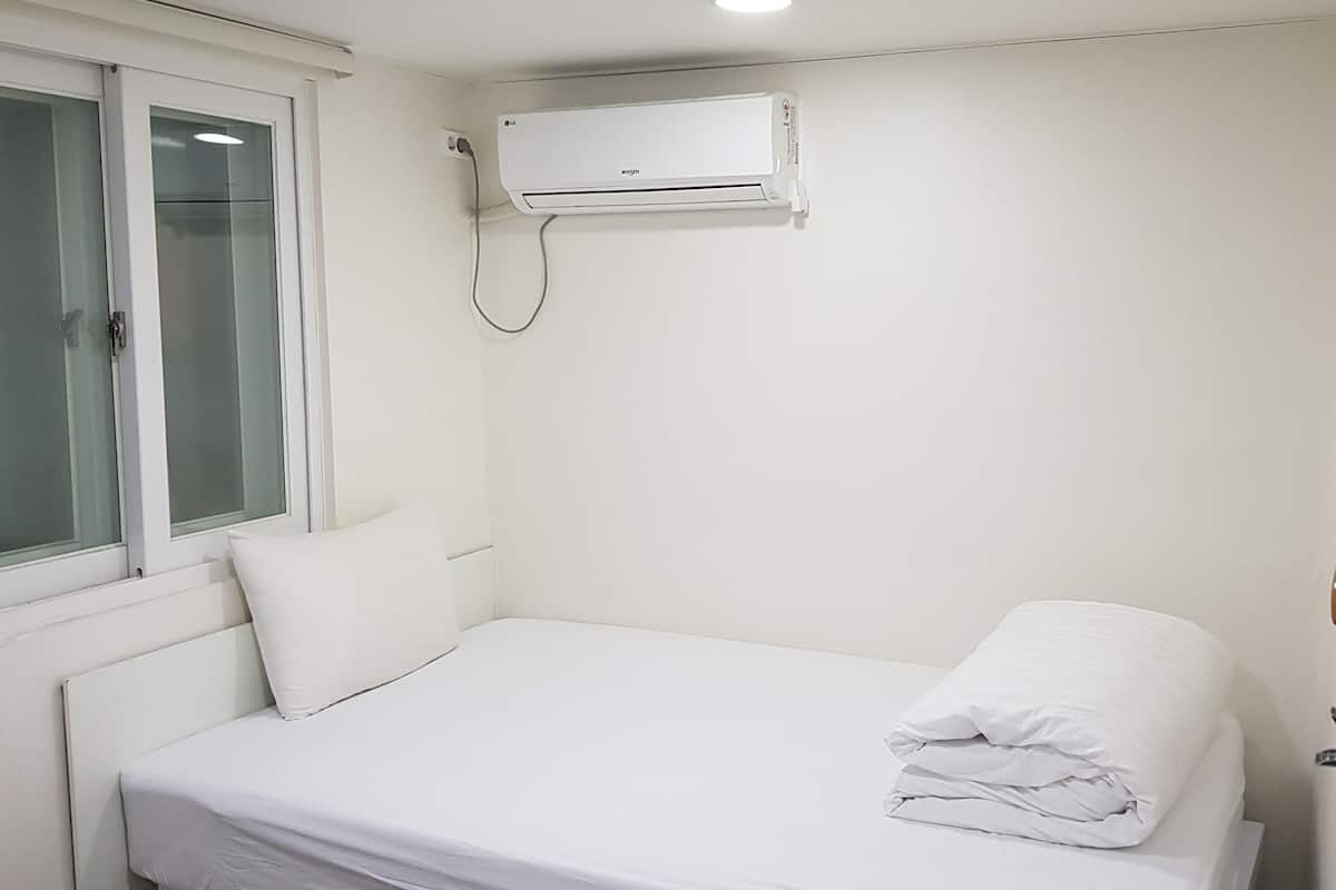 Basic Single Room, 1 Double Bed | Blackout drapes, soundproofing, free WiFi, bed sheets