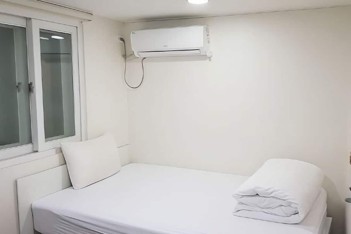 Blackout curtains, soundproofing, free WiFi, bed sheets