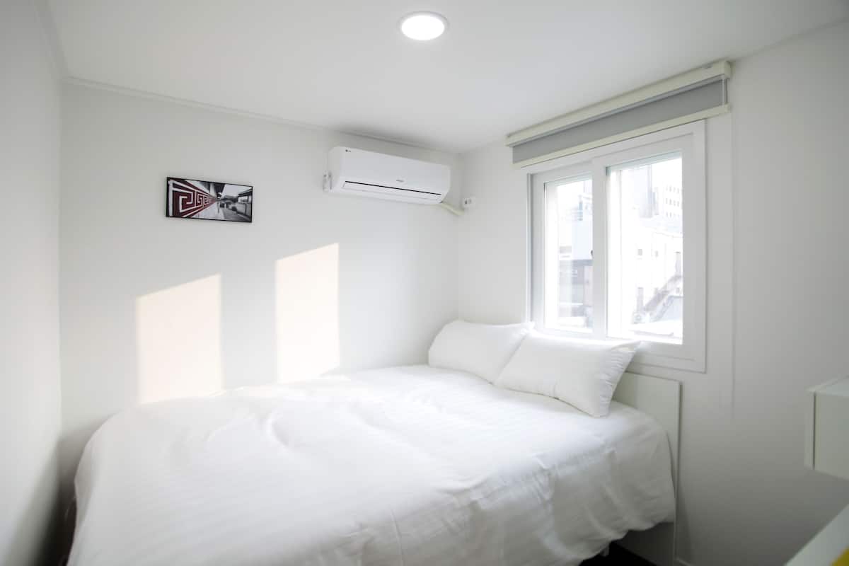 Double Room | Blackout drapes, soundproofing, free WiFi, bed sheets
