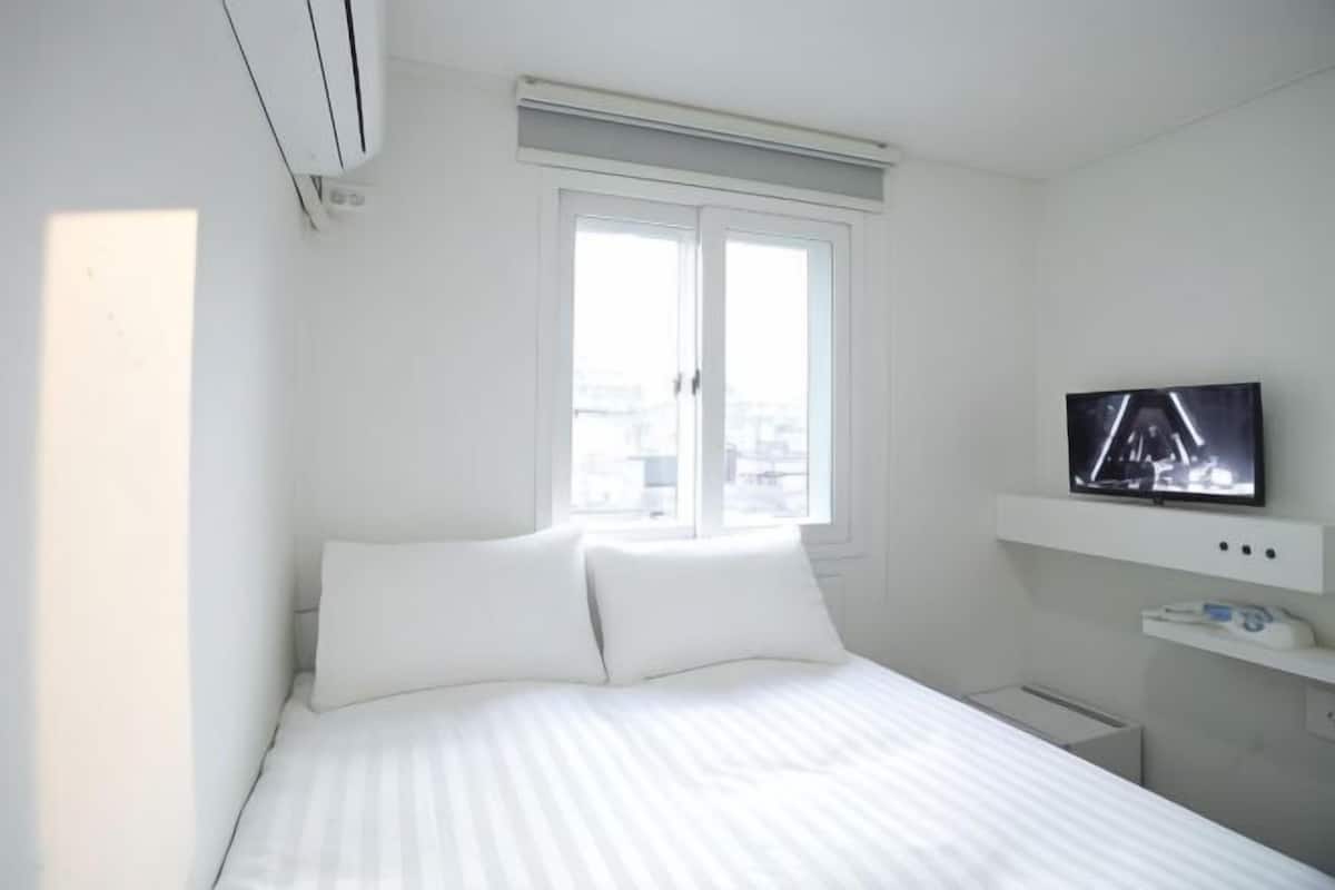Blackout curtains, soundproofing, free WiFi, bed sheets