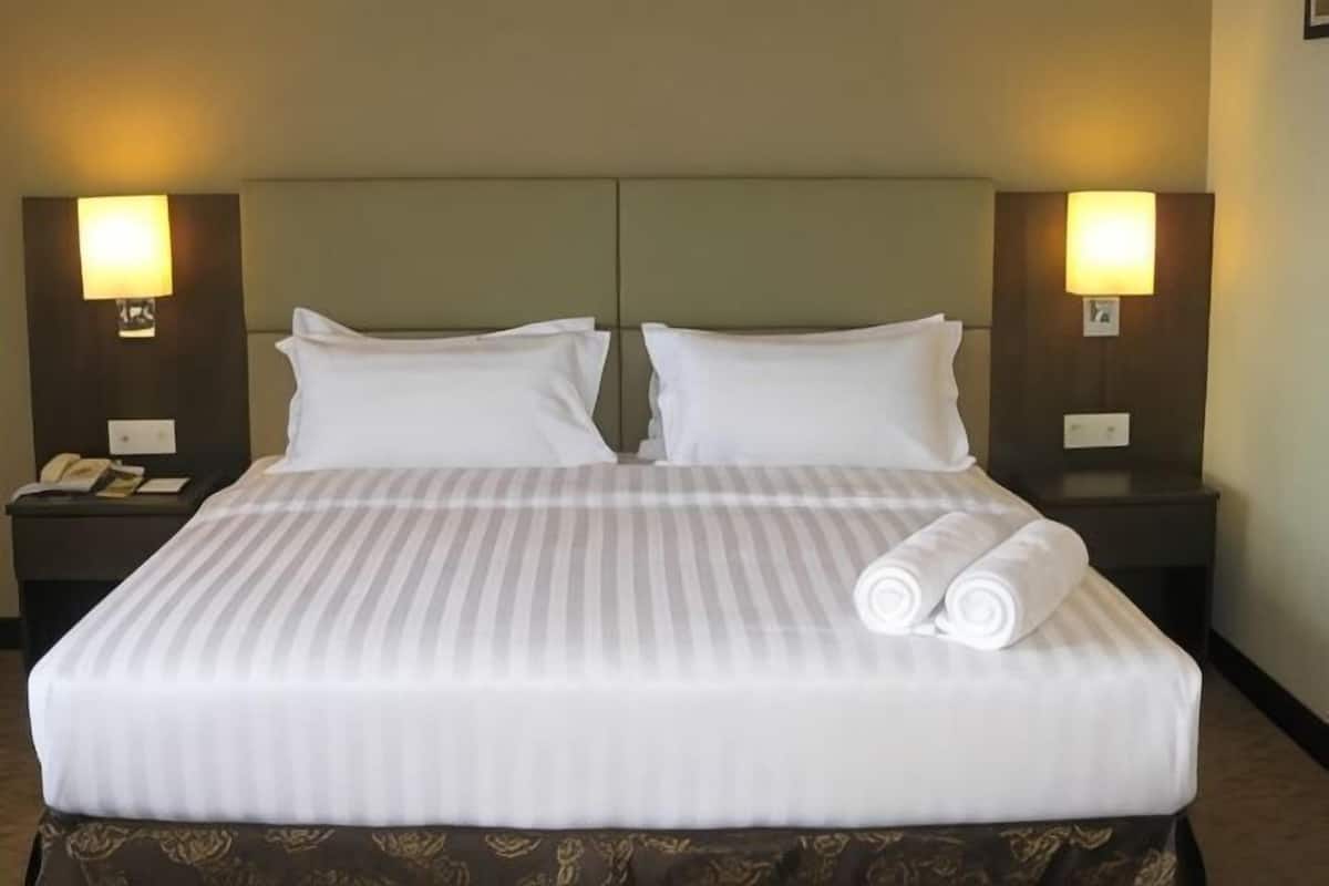 Minibar, in-room safe, desk, blackout drapes
