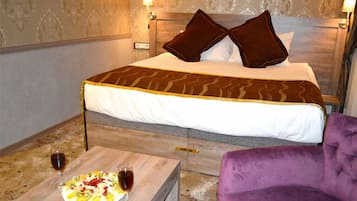 Chambre Standard Double ou avec lits jumeaux | Coffres-forts dans les chambres, chambres insonorisées, Wi-Fi gratuit