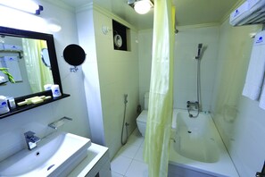 Ensemble douche/baignoire, baignoire à jets