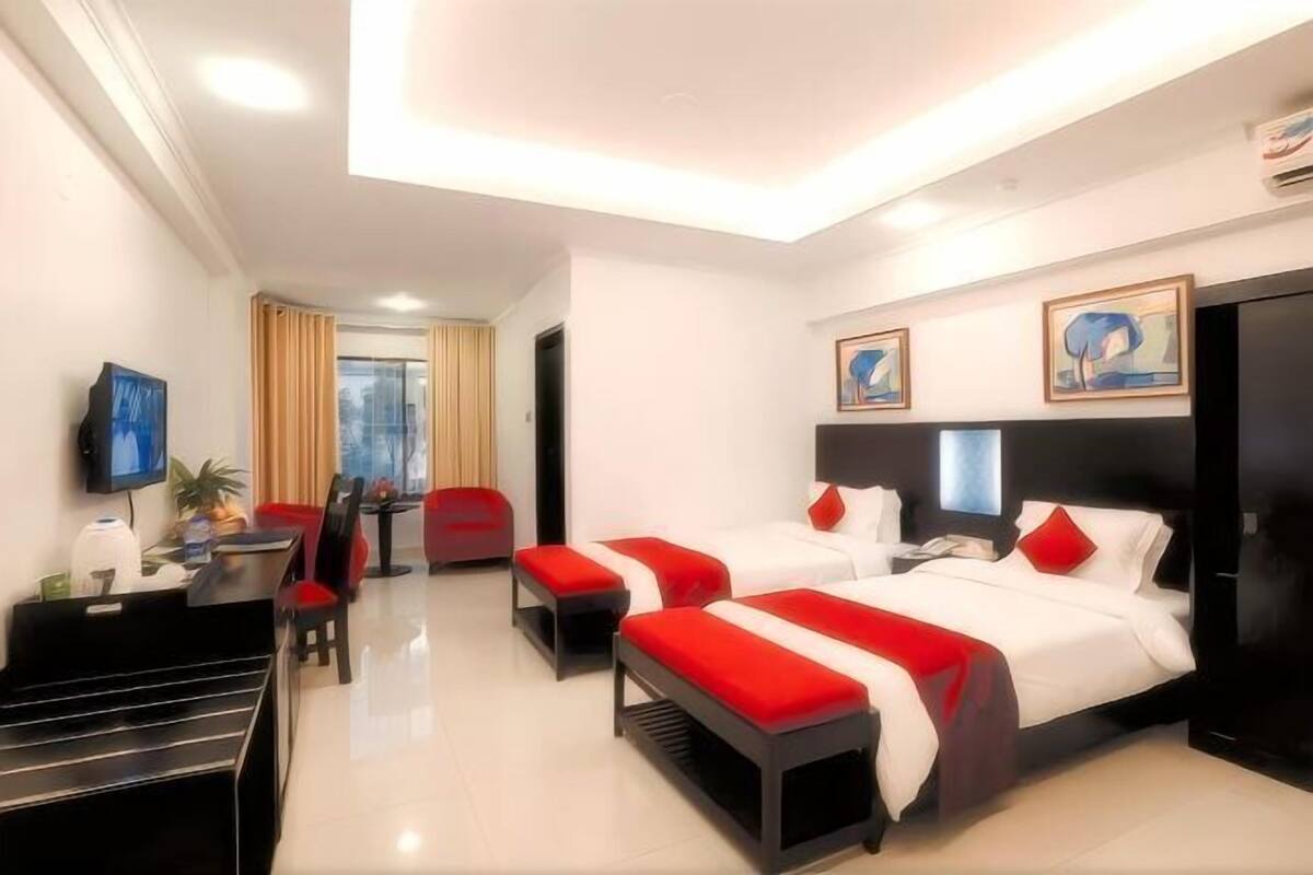 Bộ đồ giường kháng dị ứng, chăn bông, nệm có lớp đệm bông, minibar 