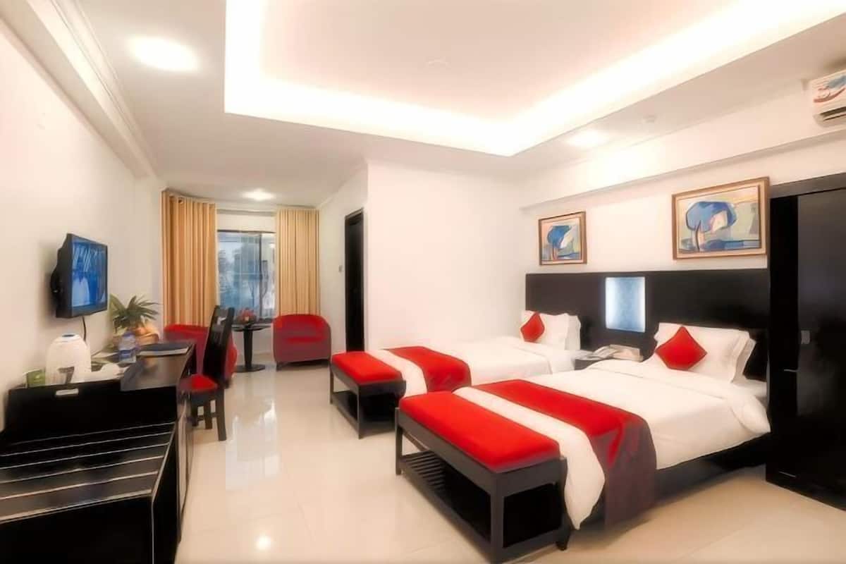 Hypo-allergenic bedding, down comforters, pillowtop beds, minibar