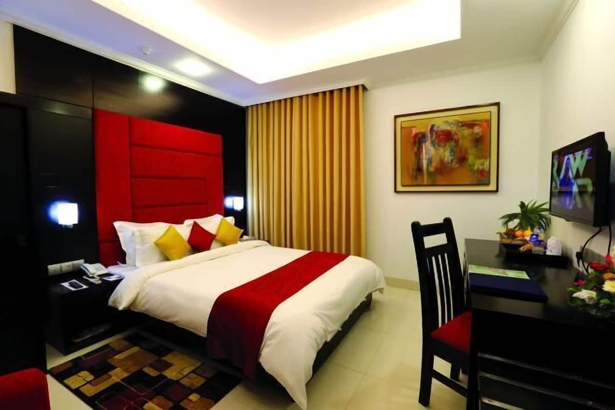 Hypo-allergenic bedding, down comforters, pillowtop beds, minibar