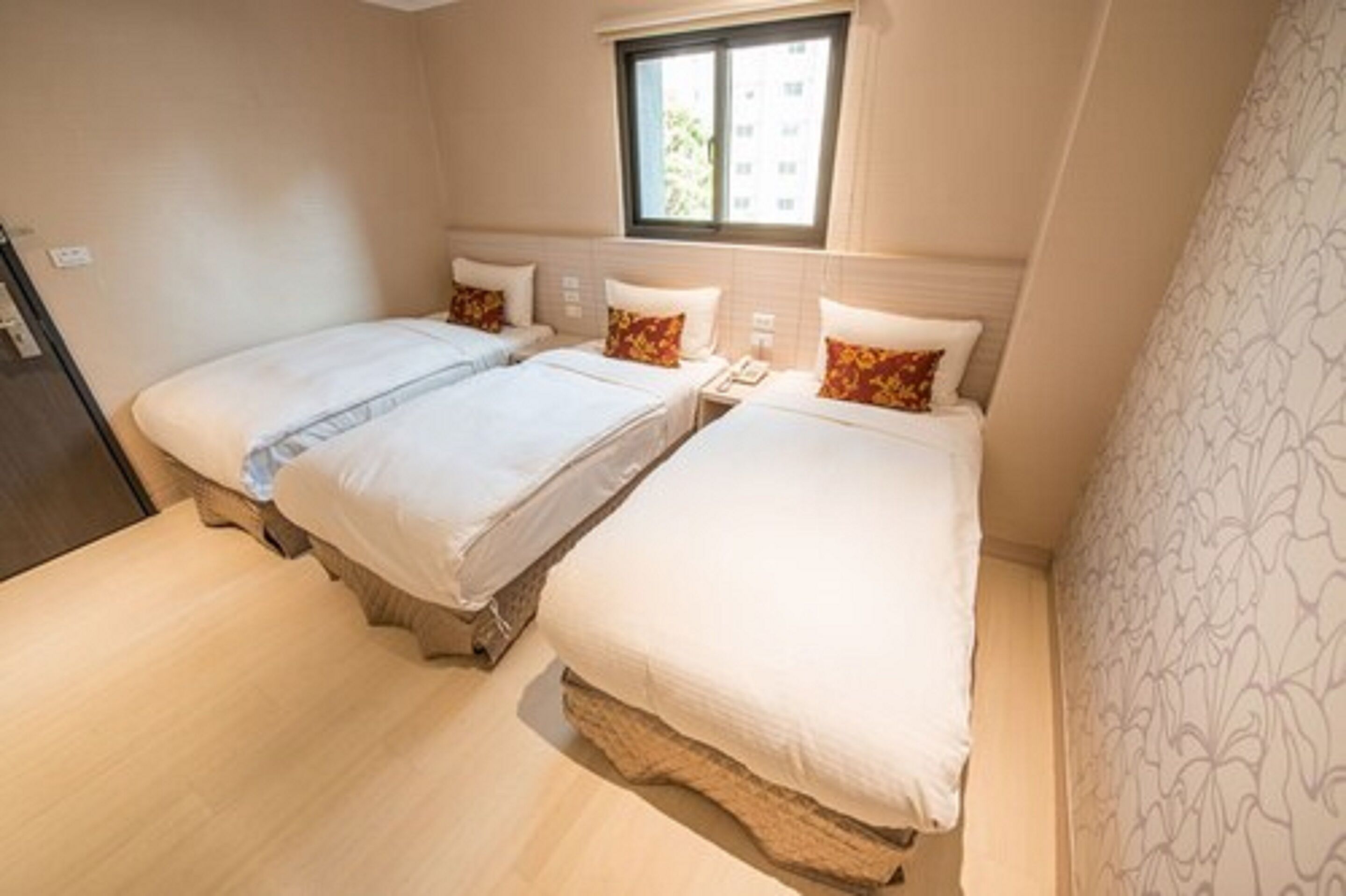 city triple room, 3 single beds | down duvets, desk, iron/ironing board, free wifi