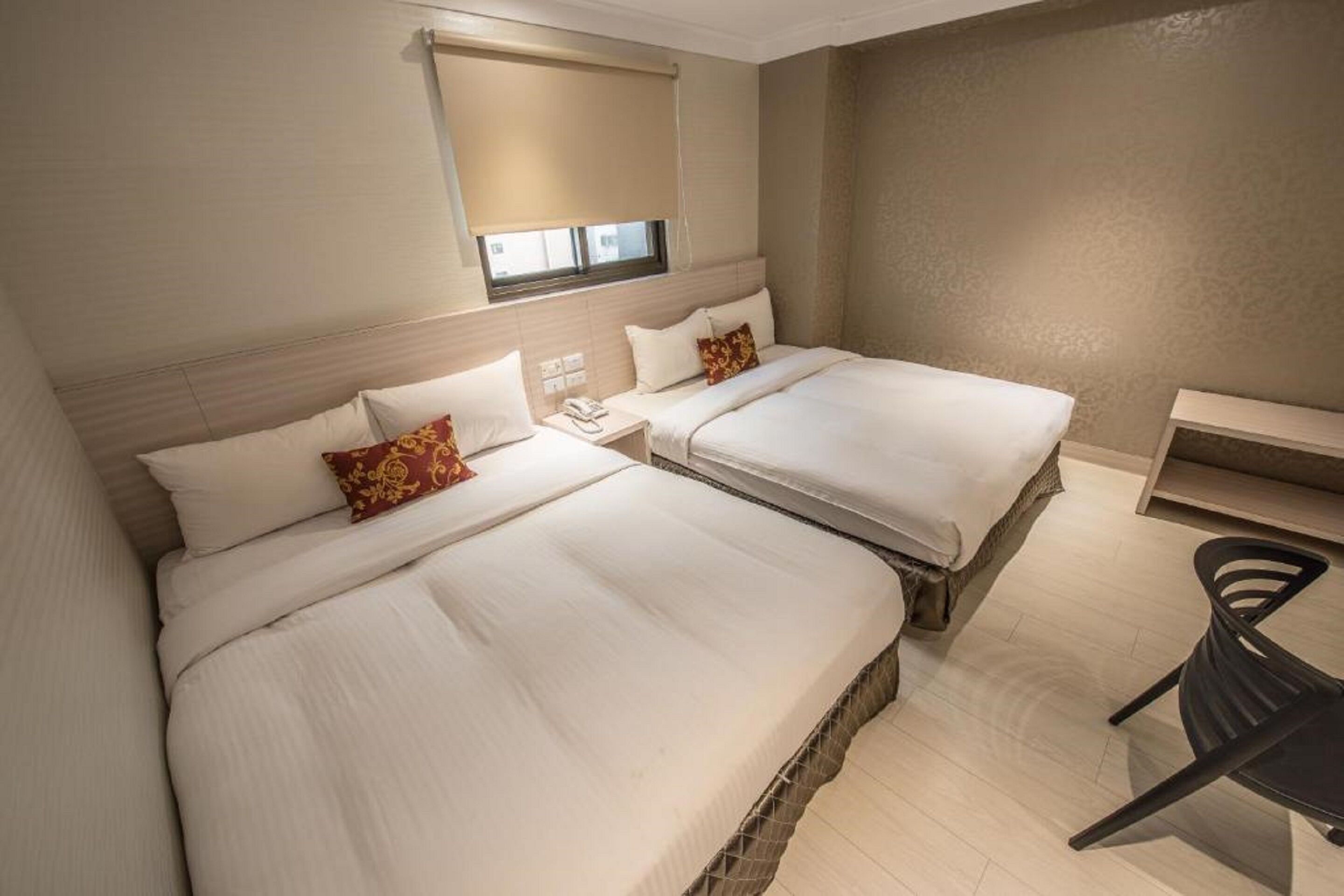 standard quadruple room (no parking lot provide special) | down duvets, desk, iron/ironing board, free wifi