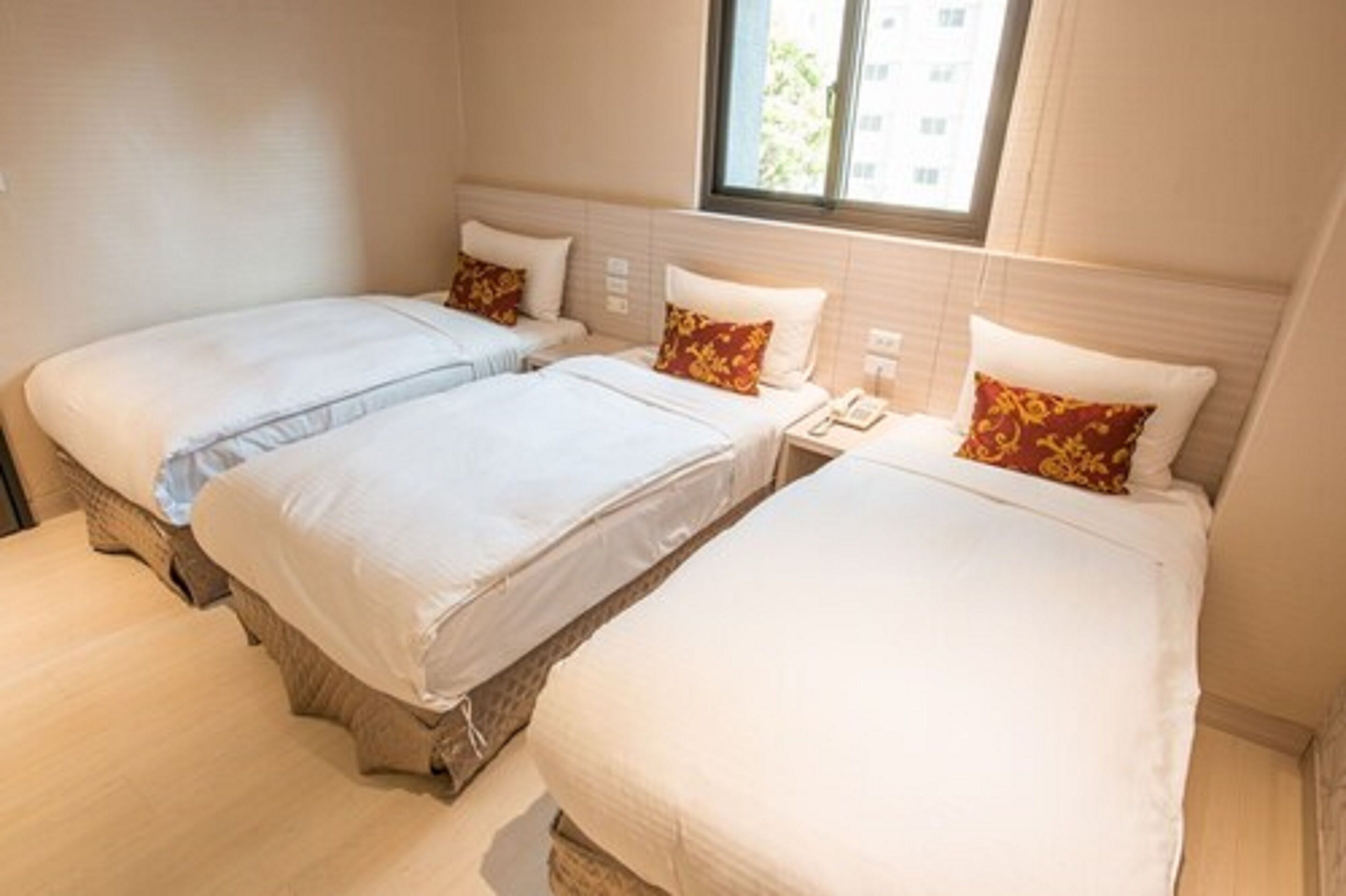 city triple room, 3 single beds | down duvets, desk, iron/ironing board, free wifi