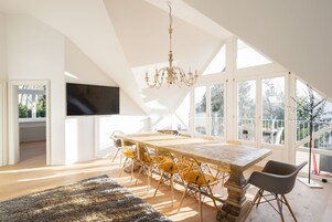 Deluxe Villa | Frette Italian sheets, premium bedding, down comforters