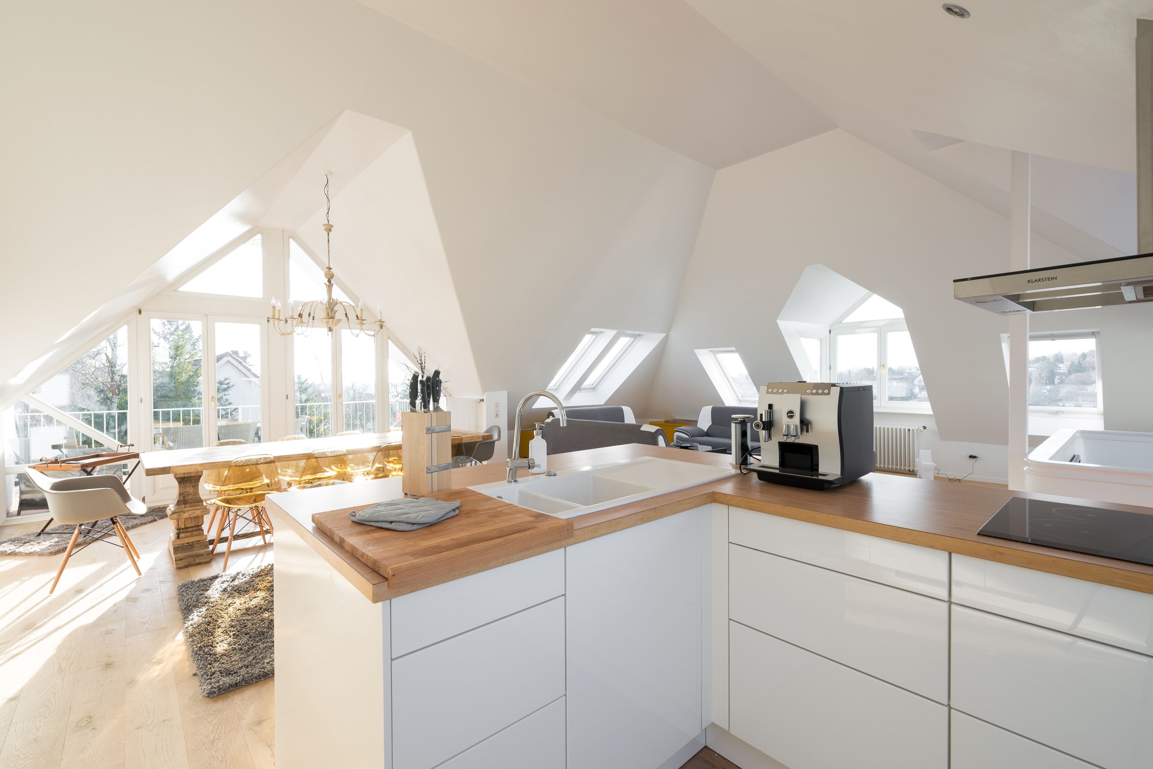 Deluxe-Villa | Wohnbereich | 60-Zoll-Smart-TV mit Kabelempfang, Fernseher, Netflix