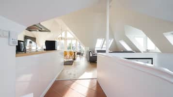Villa Deluxe | Área de sala de estar | Smart TV de 60 pulgadas con canales por cable, televisión y Netflix