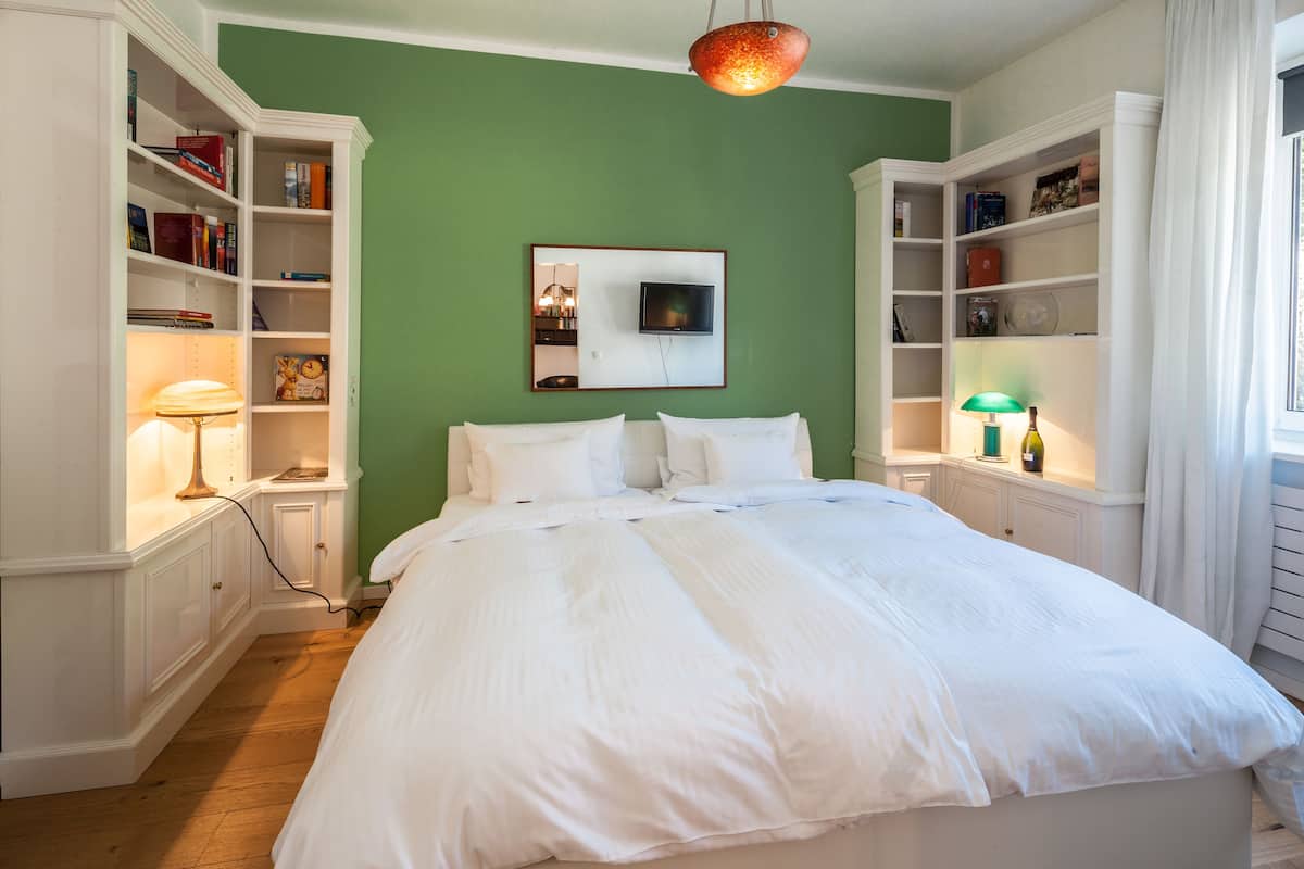 Comfort appartement, 2 slaapkamers, keuken, op tussenverdieping | Italiaanse Frette-lakens, luxe beddengoed, donzen dekbedden