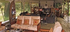 Bar junto a la piscina