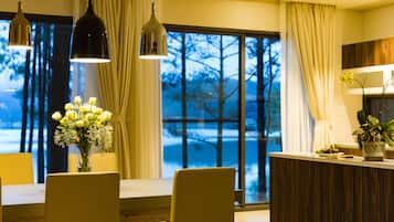 Villa, 4 Bedrooms | In-room dining
