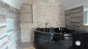 Bañera de hidromasaje privada