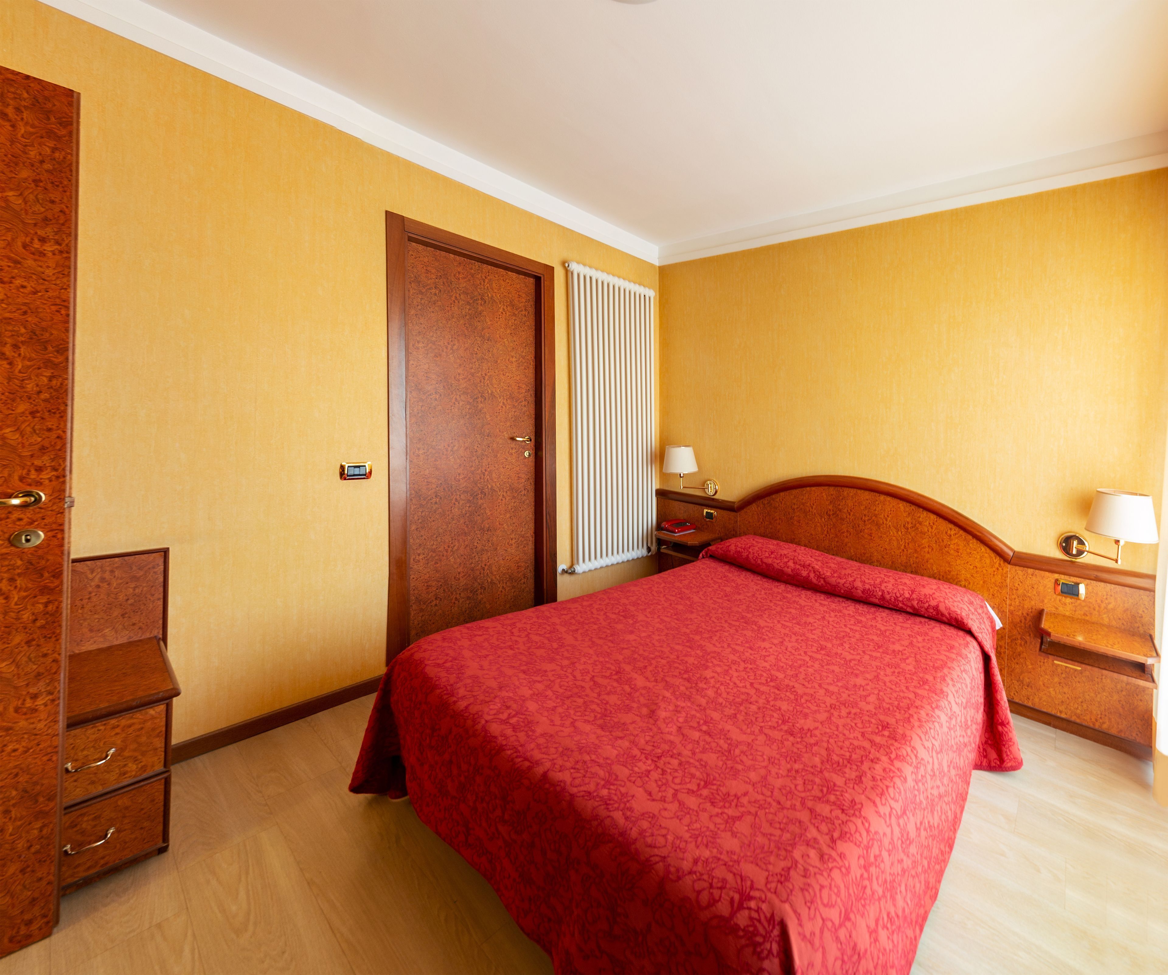 Ropa de cama de alta calidad y minibar 