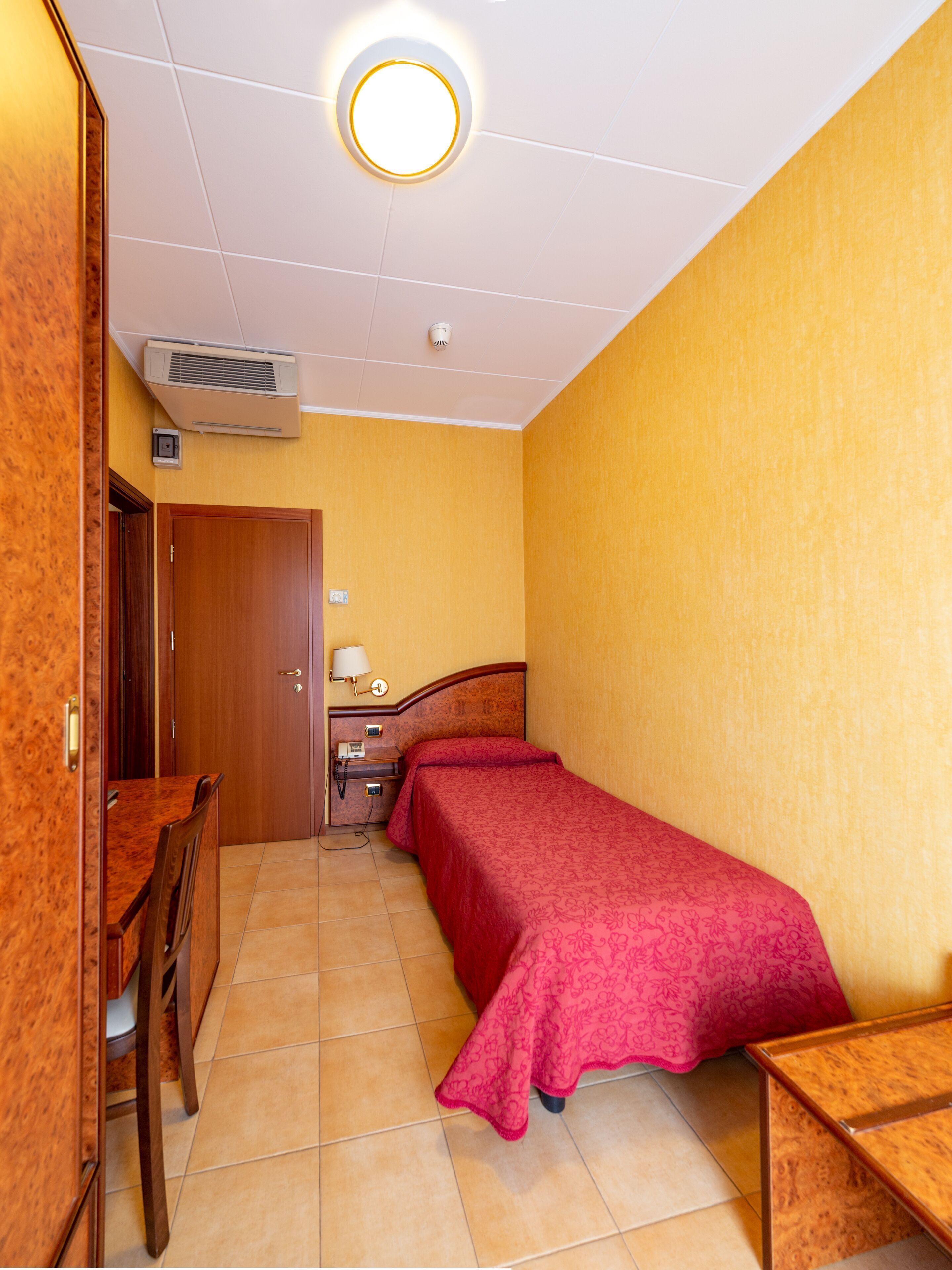 Ropa de cama de alta calidad y minibar 