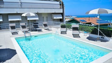 Piscine extérieure (ouverte en saison)
