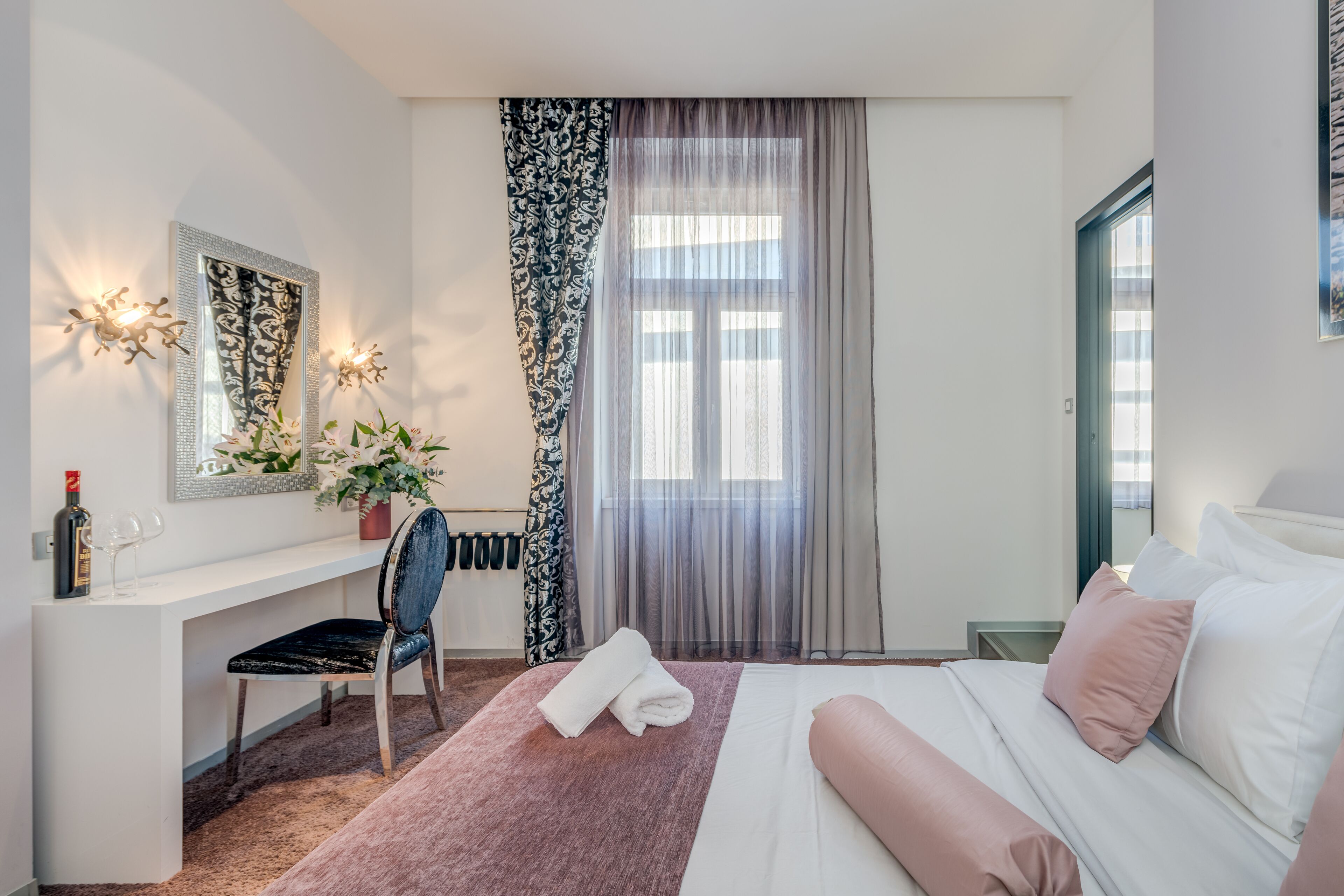 Photo - Starlight Luxury Rooms