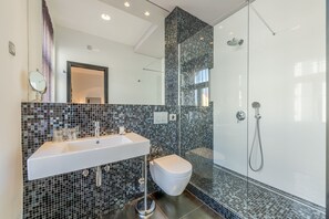 Bathroom - Starlight Luxury Rooms (Split)