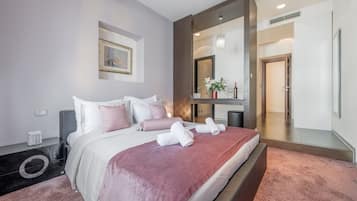 Deluxe Double Room with City View | Ropa de cama de alta calidad y camas Select Comfort
