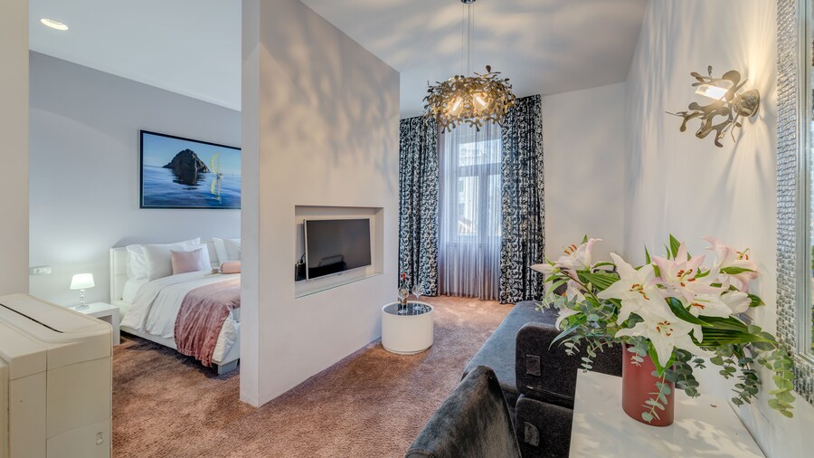 Starlight Luxury Rooms