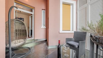Deluxe Double Room with Jacuzzi and Balcony | Ropa de cama de alta calidad y camas Select Comfort