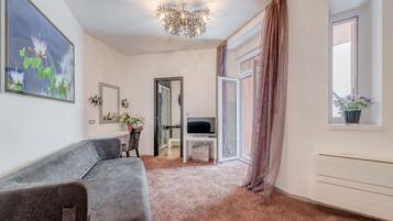 Deluxe Double Room with Jacuzzi and Balcony | Ropa de cama de alta calidad y camas Select Comfort