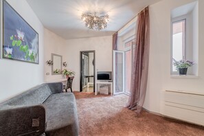 Deluxe Double Room with Jacuzzi and Balcony | Premium bedding, Select Comfort beds, in-room safe - Starlight Luxury Rooms (Split)