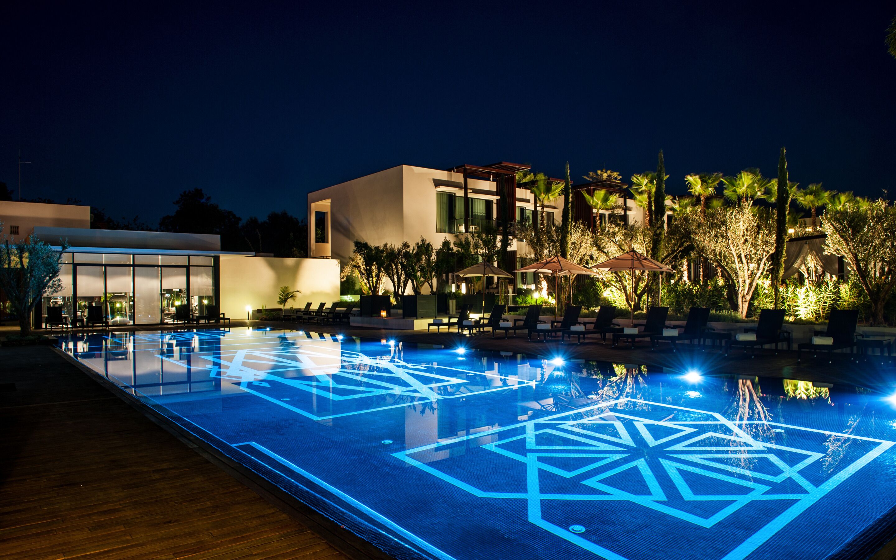 Outdoor pool, pool loungers