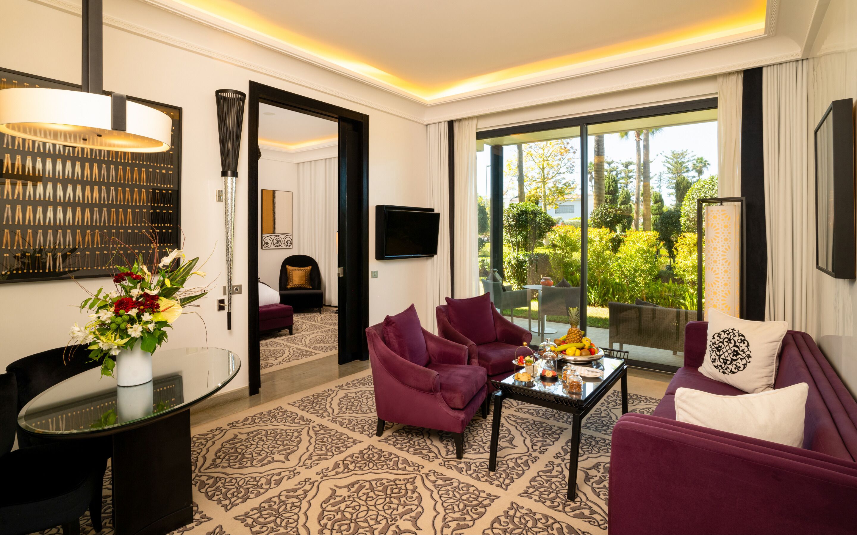 Svit - terrass (Diyafa) | Utsikt mot trädgården