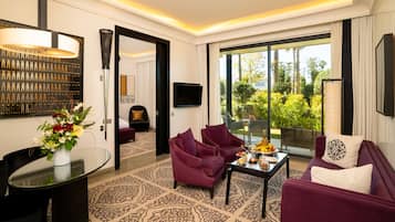 Svit - terrass (Diyafa) | Utsikt mot trÀdgÄrden