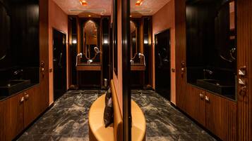 Bastu, Ängbastu, turkiskt bad/hamam och kroppsbehandlingar