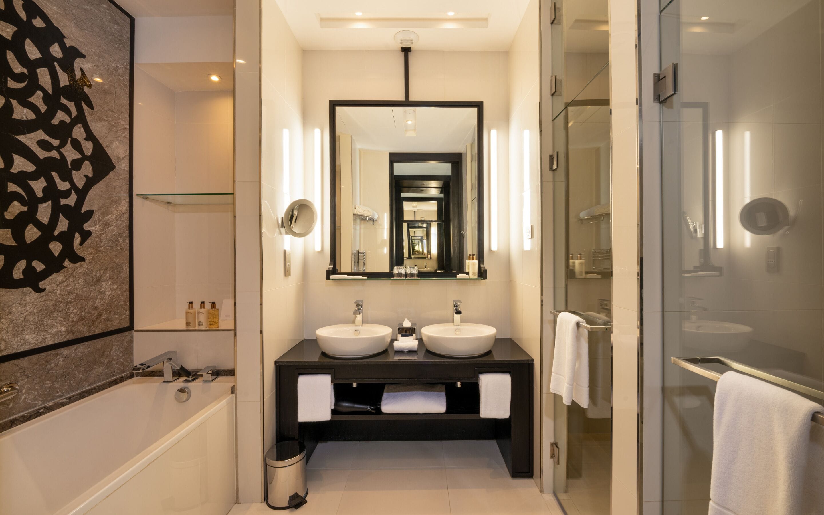 Premium Twin Room | Bathroom | Separate bathtub and shower, jetted bath, designer toiletries