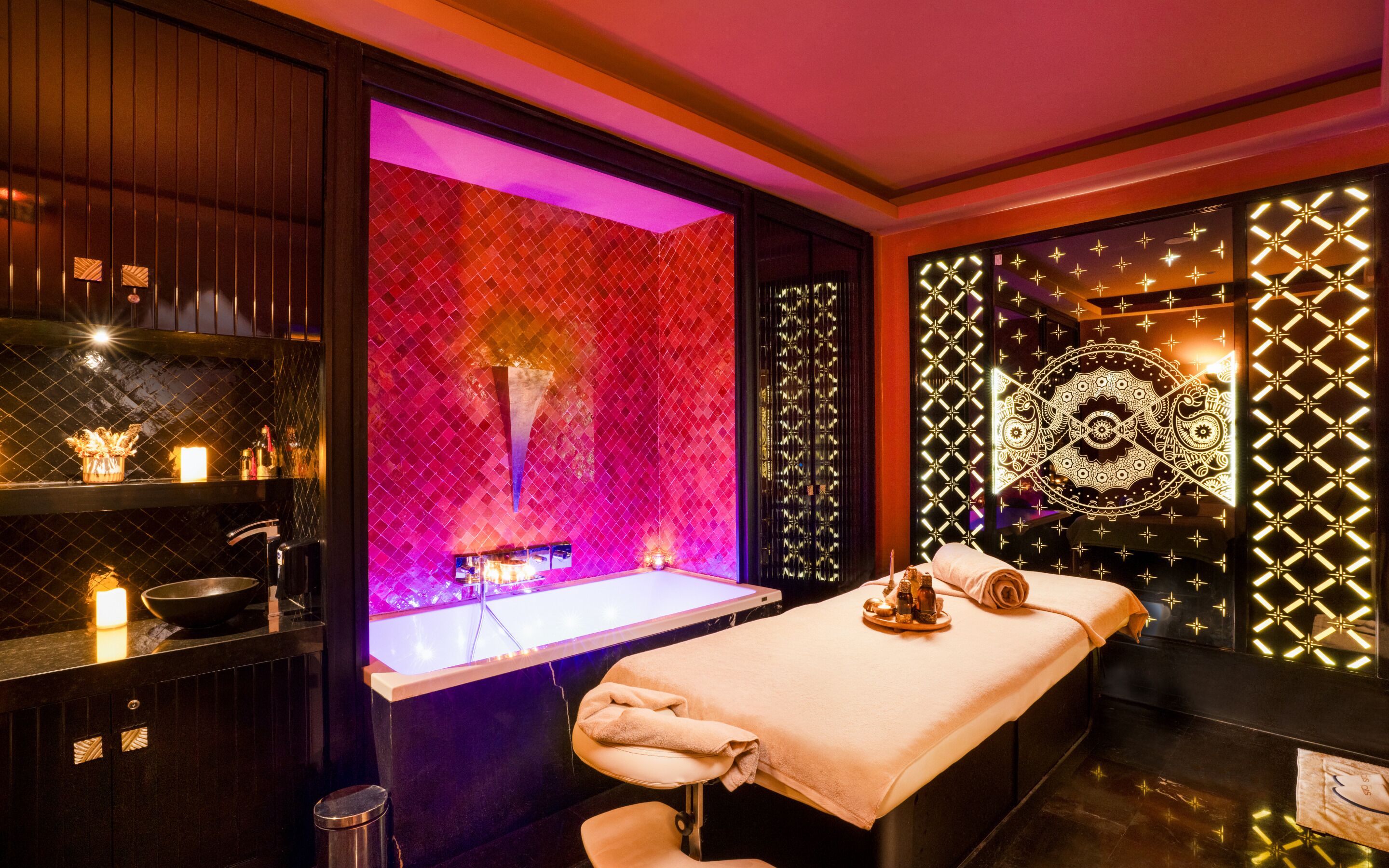 Sauna, hammam, hammam, soins corporels, massages aux pierres chaudes