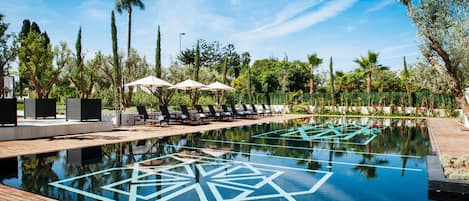 Outdoor pool, sun loungers