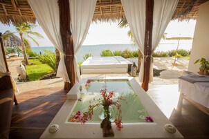 Honeymoon Villa with private 24 hours butler | Terrace/patio