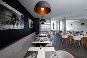 供应午餐和晚餐，地区菜