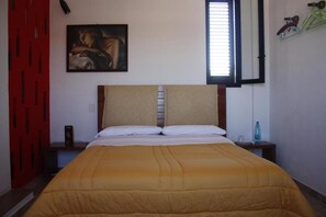 In-room safe, desk, free WiFi