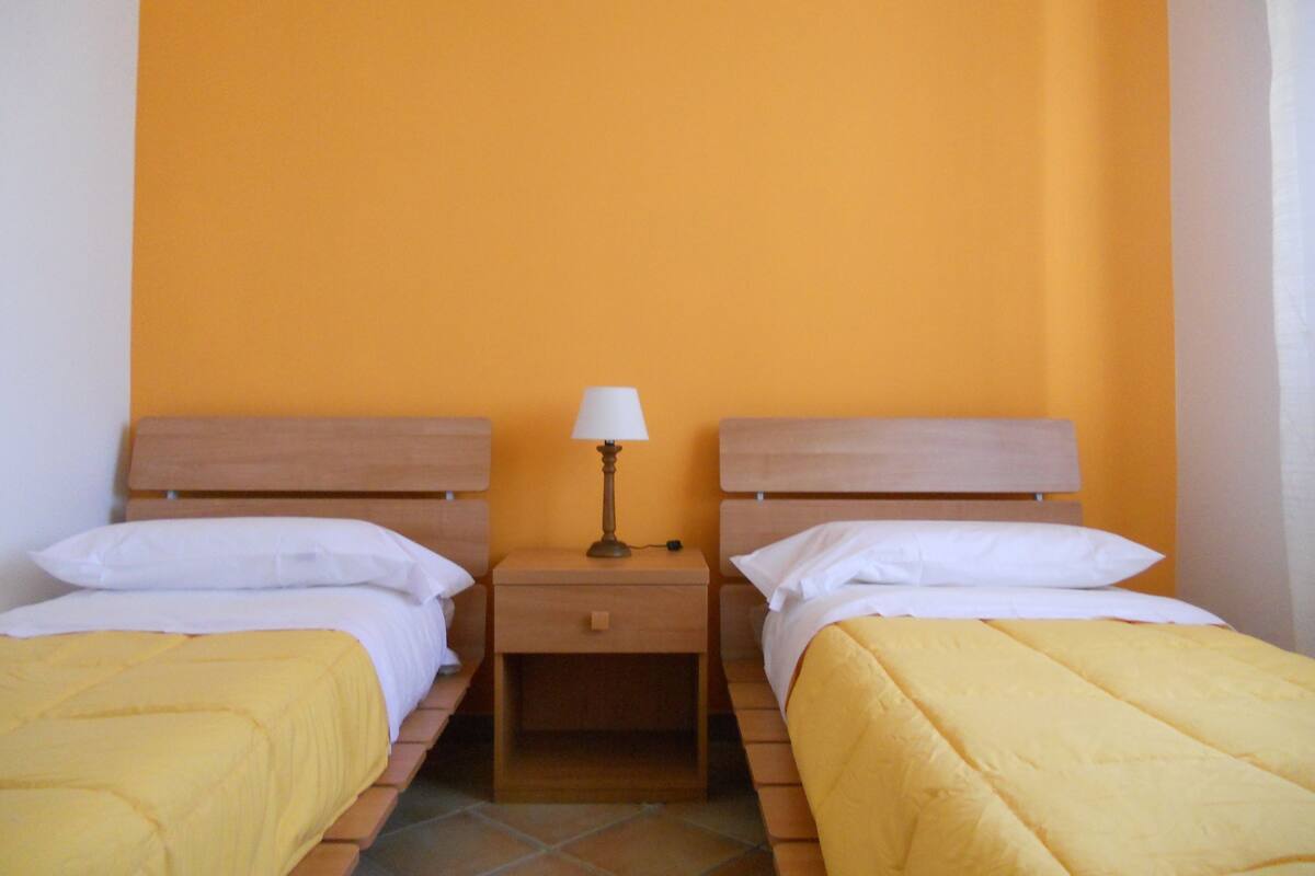 In-room safe, desk, free WiFi