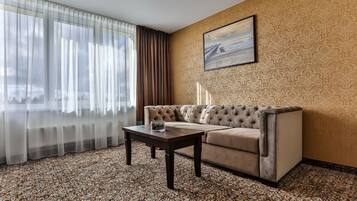 Suite | Living area | Flat-screen TV