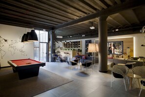 Billiards - TOC Hostel Barcelona (Barcelona)